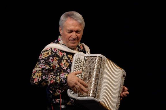 &Vcy;&acy;&lcy;&iecy;&rcy;&icy;&jcy; &Scy;&iecy;&mcy;&icy;&ncy; &scy; &pcy;&rcy;&ocy;&gcy;&rcy;&acy;&mcy;&mcy;&ocy;&jcy; "&Pcy;&rcy;&icy;&vcy;&iecy;&tcy;&comma; &Ncy;&ocy;&vcy;&ycy;&jcy; &gcy;&ocy;&dcy;"