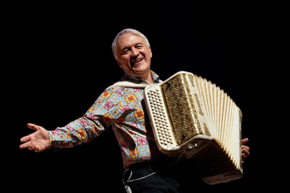 &Vcy;&acy;&lcy;&iecy;&rcy;&icy;&jcy; &Scy;&iecy;&mcy;&icy;&ncy; &scy; &pcy;&rcy;&ocy;&gcy;&rcy;&acy;&mcy;&mcy;&ocy;&jcy; "&Pcy;&rcy;&icy;&vcy;&iecy;&tcy;&comma; &Ncy;&ocy;&vcy;&ycy;&jcy; &gcy;&ocy;&dcy;"