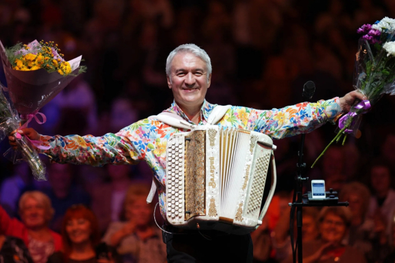 &Vcy;&acy;&lcy;&iecy;&rcy;&icy;&jcy; &Scy;&iecy;&mcy;&icy;&ncy; &scy; &pcy;&rcy;&ocy;&gcy;&rcy;&acy;&mcy;&mcy;&ocy;&jcy; "&Pcy;&rcy;&icy;&vcy;&iecy;&tcy;&comma; &Ncy;&ocy;&vcy;&ycy;&jcy; &gcy;&ocy;&dcy;"